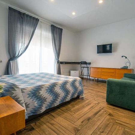Hub Ferroviario - 12 Posti Letto Per Il Tuo Gruppo A Napoli Con Wifi E Netflix住宿加早餐旅馆 外观 照片