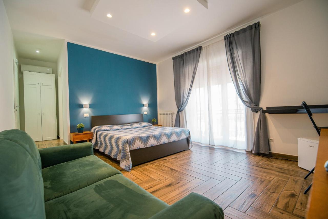 Hub Ferroviario - 12 Posti Letto Per Il Tuo Gruppo A Napoli Con Wifi E Netflix住宿加早餐旅馆 外观 照片