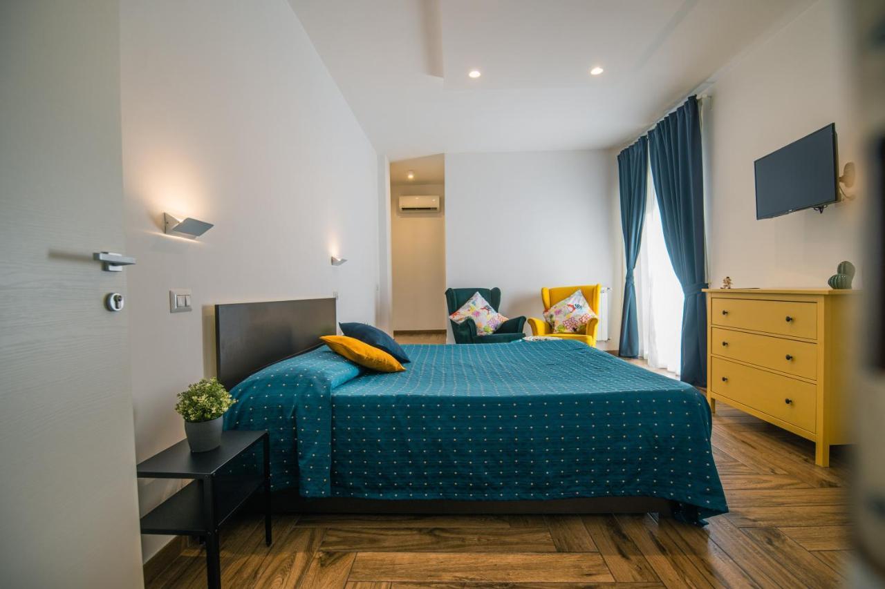 Hub Ferroviario - 12 Posti Letto Per Il Tuo Gruppo A Napoli Con Wifi E Netflix住宿加早餐旅馆 外观 照片
