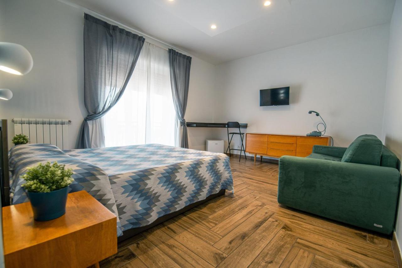 Hub Ferroviario - 12 Posti Letto Per Il Tuo Gruppo A Napoli Con Wifi E Netflix住宿加早餐旅馆 外观 照片