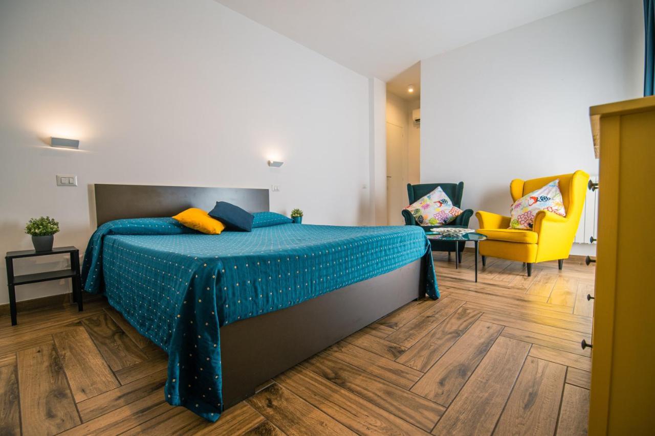 Hub Ferroviario - 12 Posti Letto Per Il Tuo Gruppo A Napoli Con Wifi E Netflix住宿加早餐旅馆 外观 照片