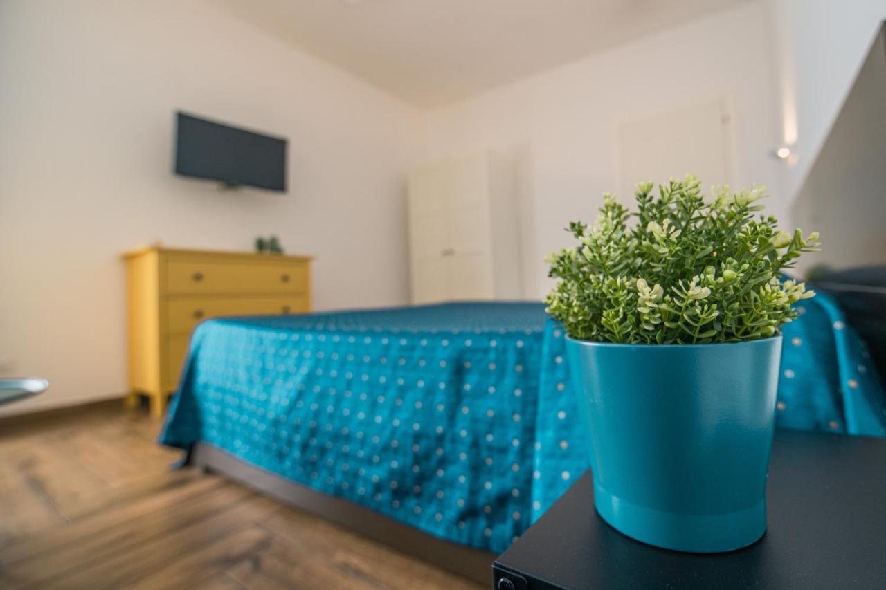 Hub Ferroviario - 12 Posti Letto Per Il Tuo Gruppo A Napoli Con Wifi E Netflix住宿加早餐旅馆 外观 照片