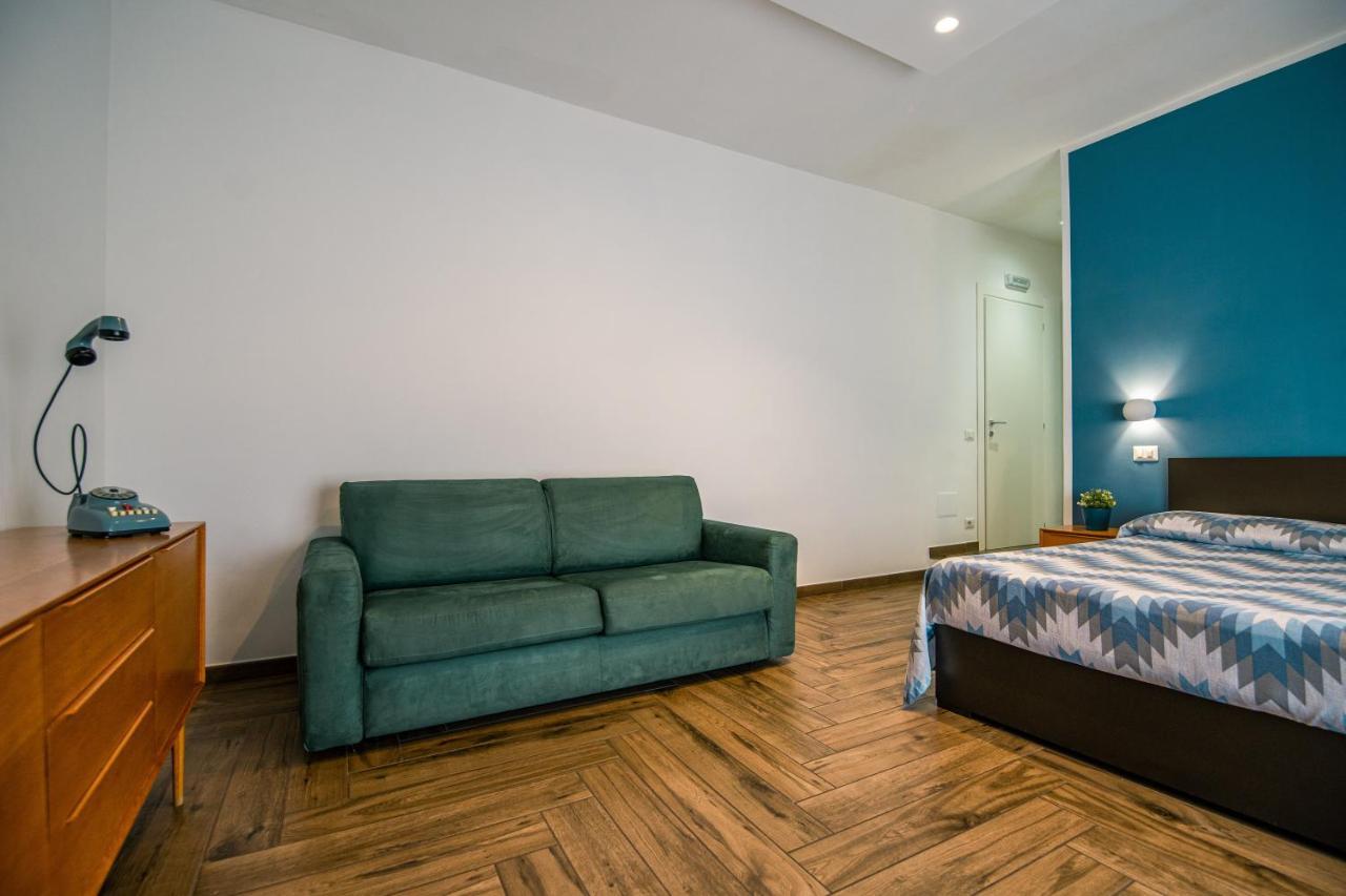 Hub Ferroviario - 12 Posti Letto Per Il Tuo Gruppo A Napoli Con Wifi E Netflix住宿加早餐旅馆 外观 照片