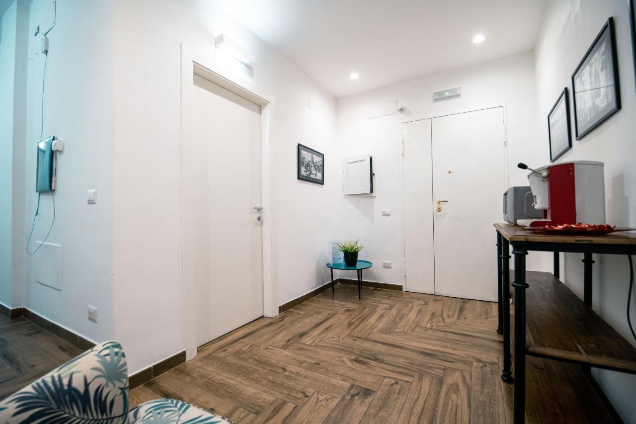 Hub Ferroviario - 12 Posti Letto Per Il Tuo Gruppo A Napoli Con Wifi E Netflix住宿加早餐旅馆 外观 照片