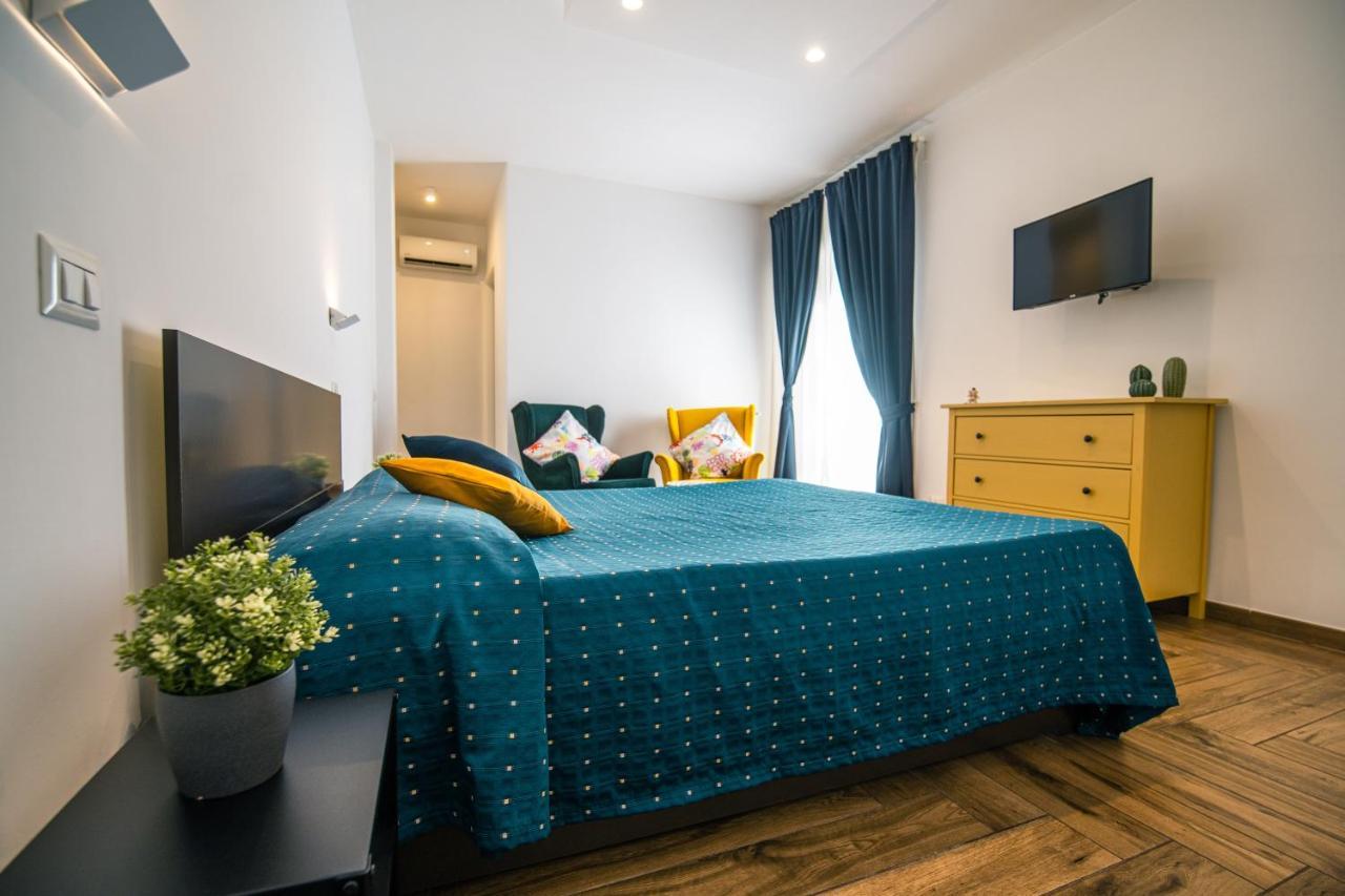 Hub Ferroviario - 12 Posti Letto Per Il Tuo Gruppo A Napoli Con Wifi E Netflix住宿加早餐旅馆 外观 照片