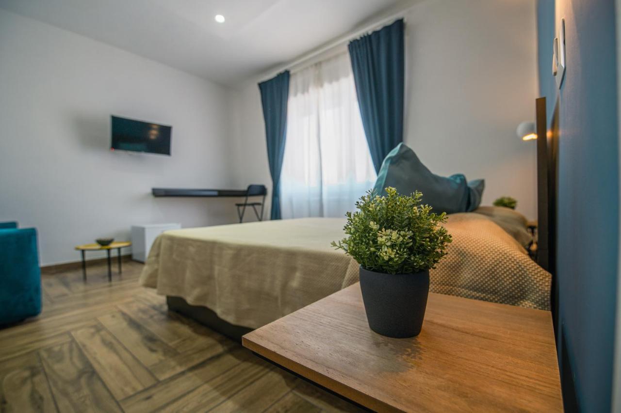 Hub Ferroviario - 12 Posti Letto Per Il Tuo Gruppo A Napoli Con Wifi E Netflix住宿加早餐旅馆 外观 照片