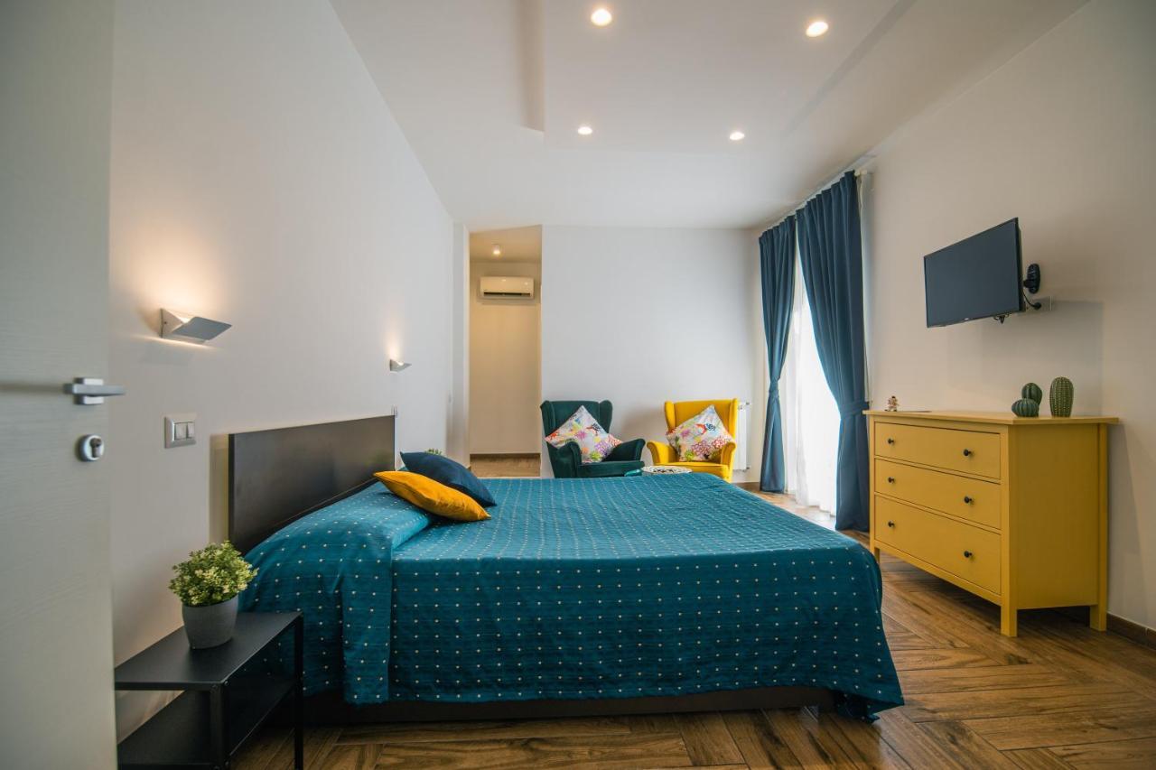 Hub Ferroviario - 12 Posti Letto Per Il Tuo Gruppo A Napoli Con Wifi E Netflix住宿加早餐旅馆 外观 照片