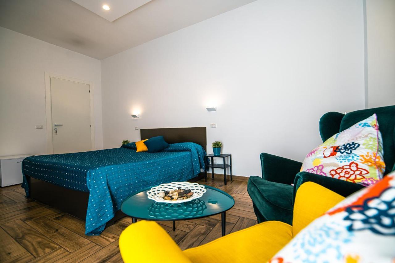 Hub Ferroviario - 12 Posti Letto Per Il Tuo Gruppo A Napoli Con Wifi E Netflix住宿加早餐旅馆 外观 照片