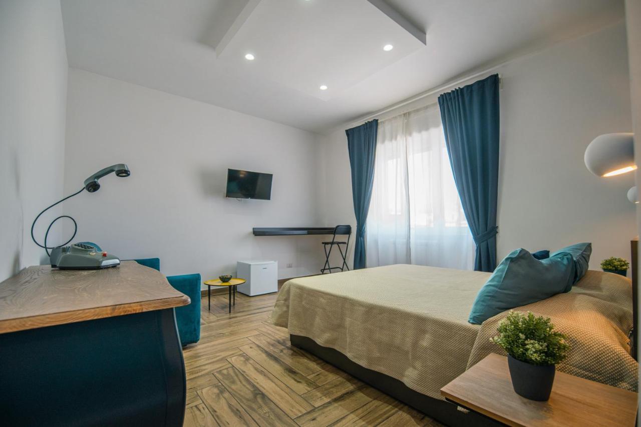 Hub Ferroviario - 12 Posti Letto Per Il Tuo Gruppo A Napoli Con Wifi E Netflix住宿加早餐旅馆 外观 照片