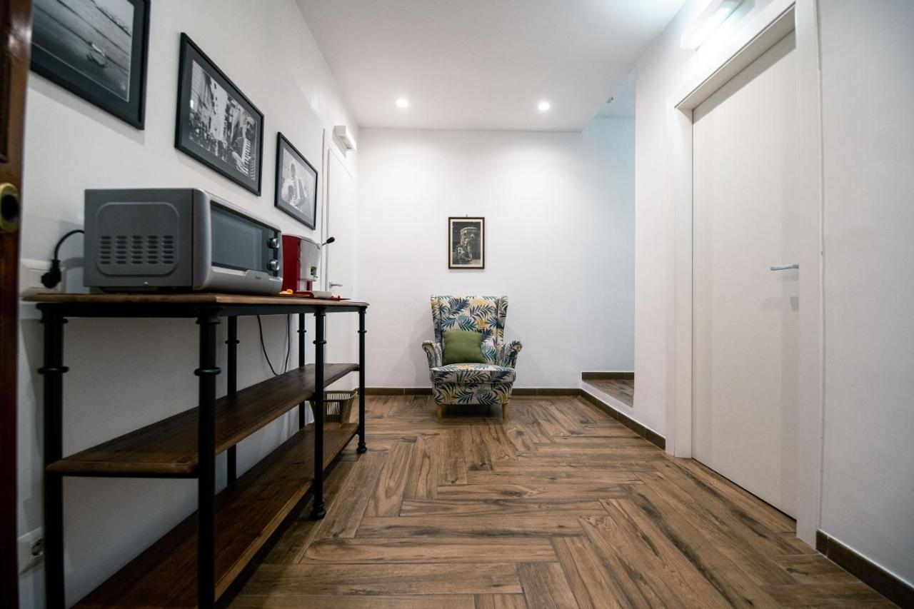 Hub Ferroviario - 12 Posti Letto Per Il Tuo Gruppo A Napoli Con Wifi E Netflix住宿加早餐旅馆 外观 照片