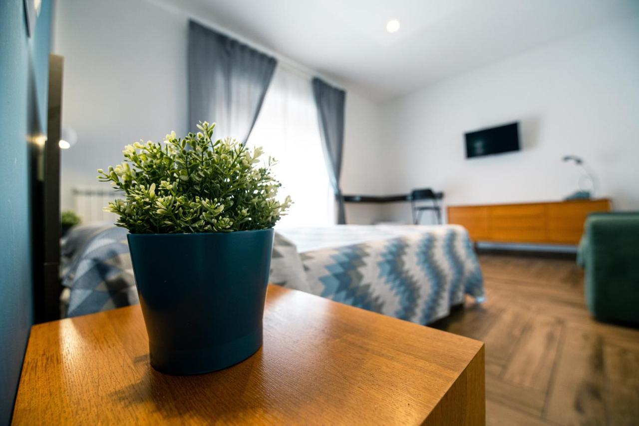 Hub Ferroviario - 12 Posti Letto Per Il Tuo Gruppo A Napoli Con Wifi E Netflix住宿加早餐旅馆 外观 照片